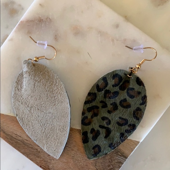 Green Leopard Petal Earrings - Picture 2 of 3